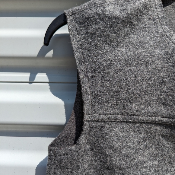 Madewell sleeveless gray top with side zippers - Picture 4 of 9